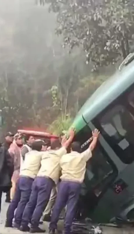Micro desbarrancó en Machu Picchu