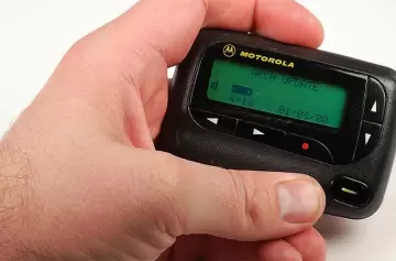 Qué son los bípers, los dispositivos que detonaron en Siria y el Líbano