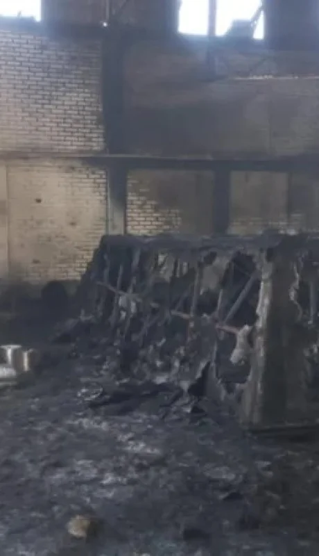 Infierno en Las Heras: una fábrica de piscinas fue consumida por las llamas