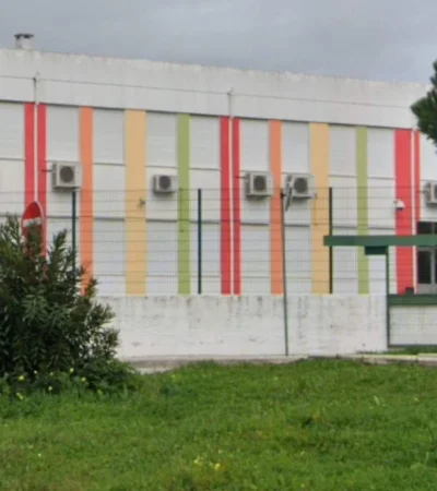 El colegio elemental de una tranquila localidad del país ibérico se volvió un escenario de violencia extrema.