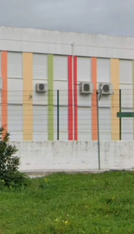 El colegio elemental de una tranquila localidad del país ibérico se volvió un escenario de violencia extrema.