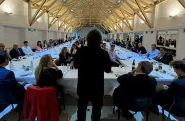 Menú de 781 pesos: Amnistía Internacional invitó a los "87 héroes" a cenar