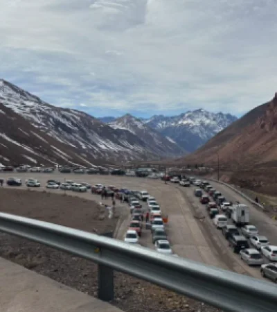 Miles de chilenos comenzaron a llegar a Mendoza desde temprano hoy miércoles -18 de setiembre- a través del Paso Internacional Cristo Redentor.
