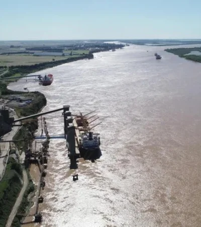 La Hidrovía se vacía de barcos por el bajo nivel de agua del Río Paraná.