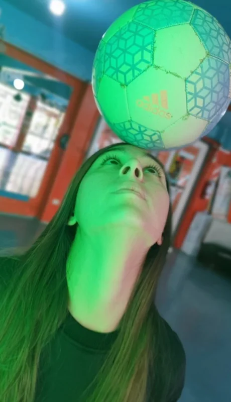 Rivera la rompe en las redes sociales.