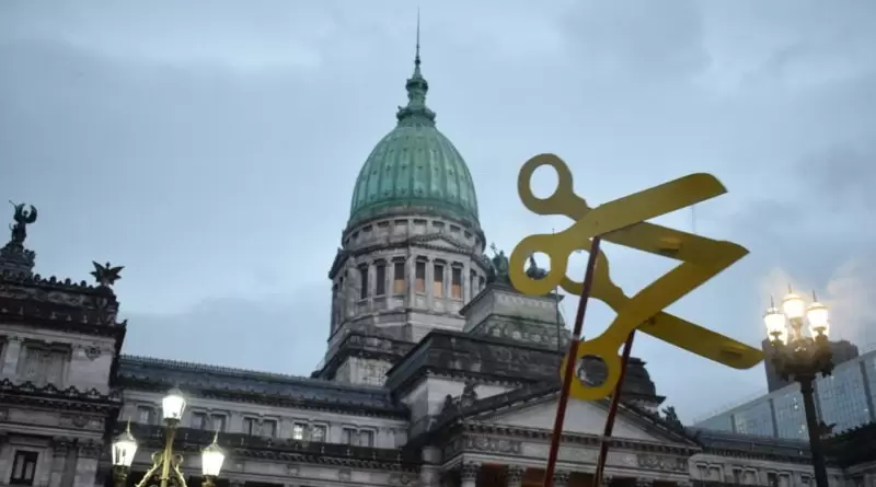 Docentes universitarios convocaron a tres días de paro y marcha nacional