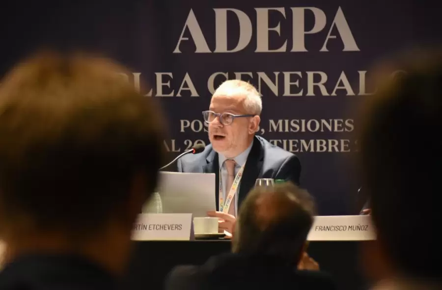 Martín Etchevers en ADEPA