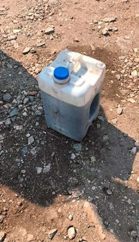 El sujeto de 31 años, el bidón de 10 litros de nafta, y la detención por parte de la Policía de Córdoba