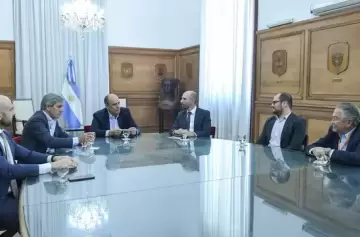 Reunión de Caputo y Francos con miembros de la empresa aérea brasileña Gol