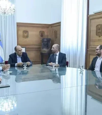 Los ministros junto a representantes de Gol