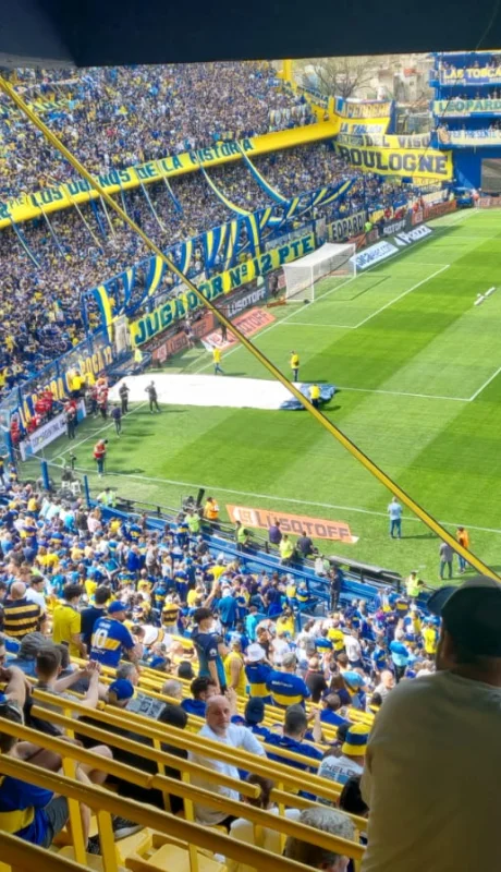 La Bombonera toma color en la previa al Superclásico. Foto/ Lucas Gatti