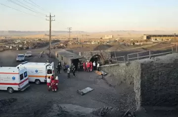 Explosión en mina de carbón deja decenas de muertos y desaparecidos en Irán