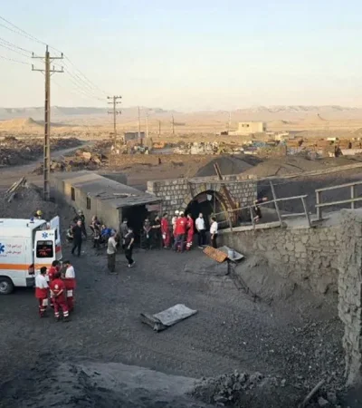 Explosión en mina de carbón deja decenas de muertos y desaparecidos en Irán