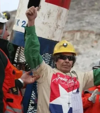 Mario Gómez, uno de los 33 mineros al momento de ser rescatado