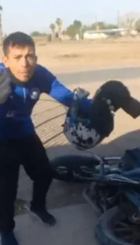 El ladrón rogó por su condición y finalmente quienes lo atraparon lo dejaron ir.