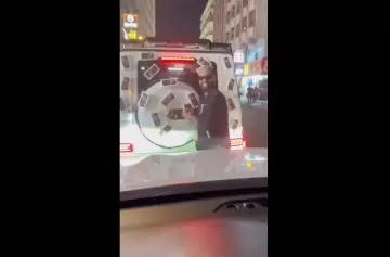 Locura en Dubai por un auto lleno de iPhone 16 y que podías llevarte
