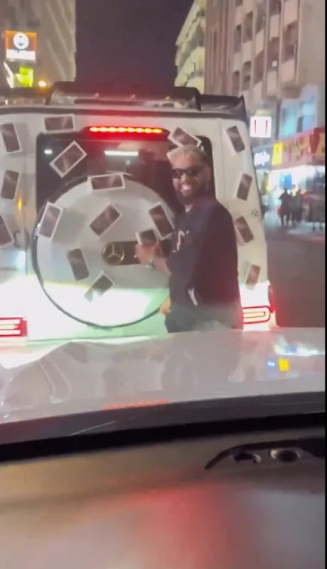 Locura en Dubai por un auto lleno de iPhone 16 y que podías llevarte