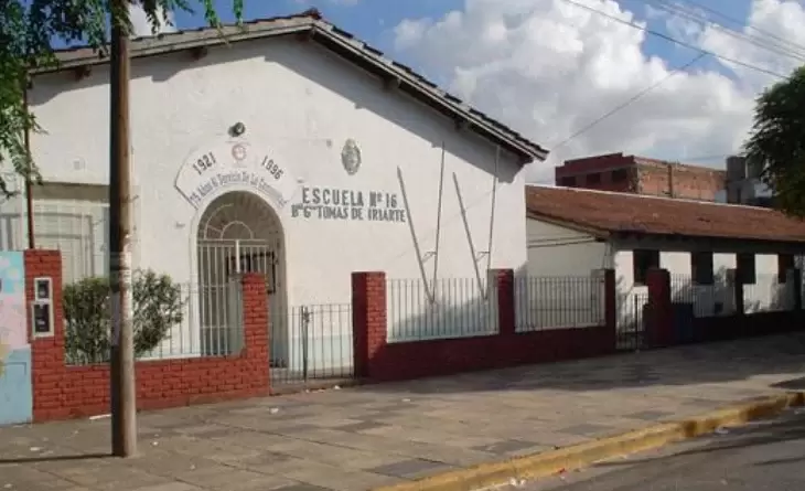 Una escuela lleva el nombre del héroe de tantas batallas. (Foto: web)