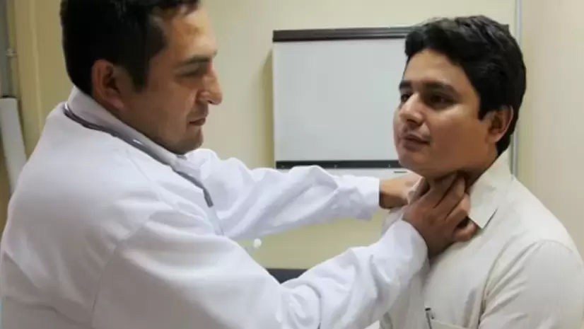 En algunos casos los mismos pacientes se detectan nódulos de tiroides. En otros casos, los profesionales de la salud los identifican.