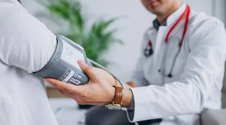 Hay tres indicadores que podrían sugerir que los niveles de colesterol alto etán peligrosamente altos.