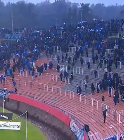 Se reanuda el partido entre el Tomba y el Ciclón.