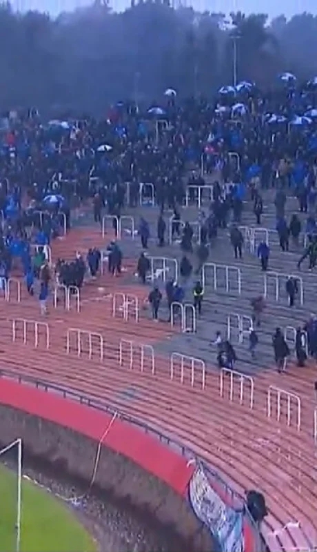 Se reanuda el partido entre el Tomba y el Ciclón.