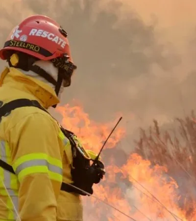 Continúan activos cuatro focos de incendio en Córdoba.