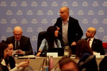 Diputados comenzó a tratar la posible privatización de Aerolíneas en un clima de protesta