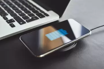 ¿Sabes cuál es el mejor momento del día para cargar el celular?