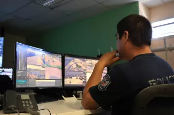 ¡Mirá los videos! Las cámaras de seguridad del CEO los atrapó con las manos en la masa