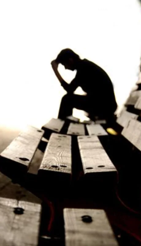 El suicidio es un problema de salud pública complejo y multidimensional en el que intervienen diversos factores.