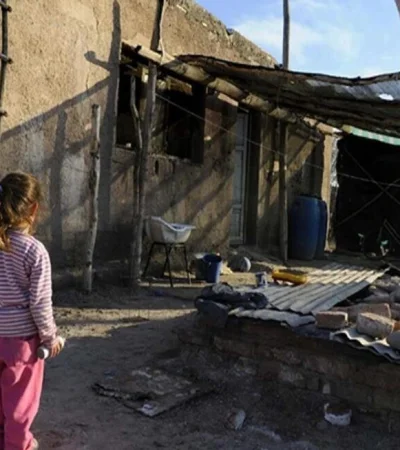 El INDEC confirmó un escenario crítico: el 52,9% de la población vive en la pobreza