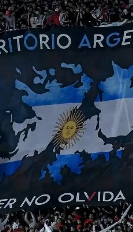 La bandera con el mapa de las Islas Malvinas