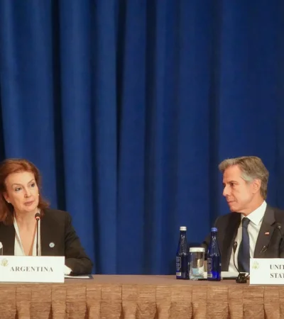 Mondino moderó un importante panel sobre la situación en Venezuela, en un jueves con intensa agenda diplomática