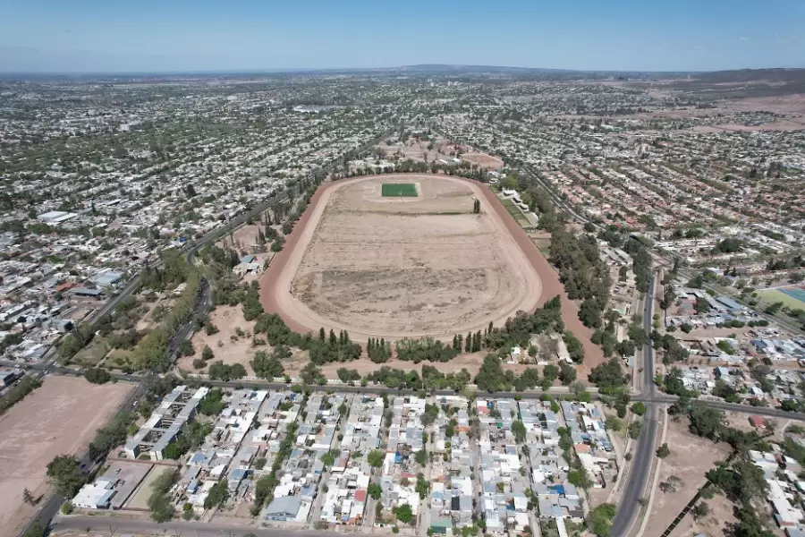 Vista aérea del Hipódromo de Mendoza, en el departamento de Godoy Cruz