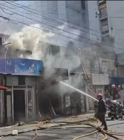 Incendio en Once: cuatro locales afectados y gran operativo por 'humo negro'