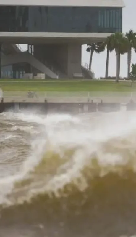 El ciclón ha sorprendido a las autoridades por su desmesurada intensidad y se calculan más víctimas y pérdidas multimillonarias.
