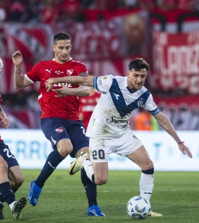 Con oficio, Vélez pasó a las semifinales.