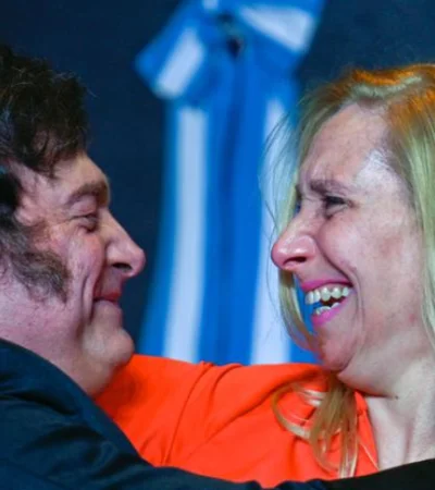 El presidente Javier Milei junto a su hermana Karina, quien encabeza el armado nacional de LLA.