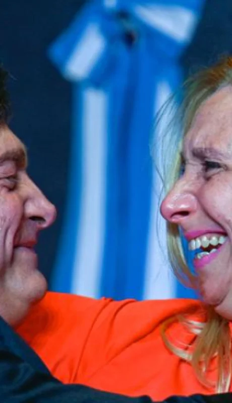 El presidente Javier Milei junto a su hermana Karina, quien encabeza el armado nacional de LLA.