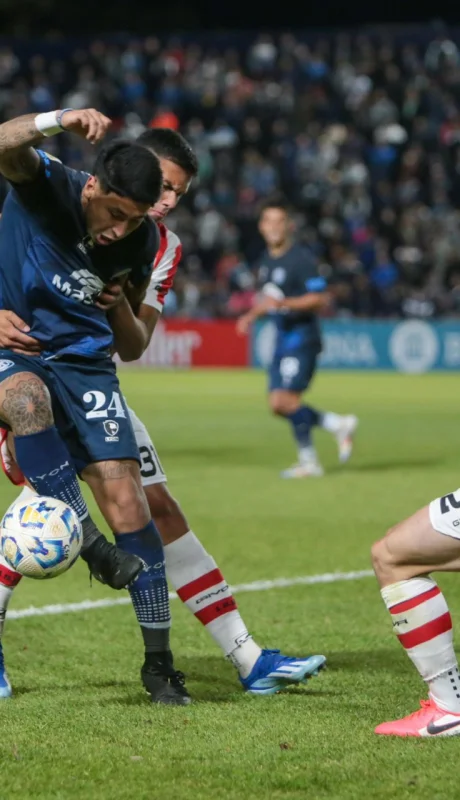 La Lepra mejoró, pero no pudo sumar de a tres.