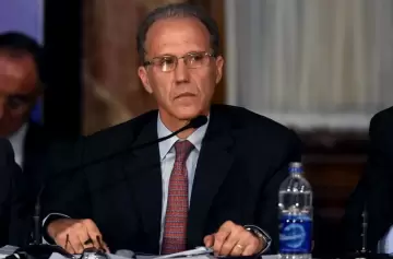 El ministro de la Corte Suprema, Carlos Rosenkrantz, hospitalizado tras caída en bicicleta