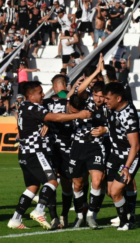 La alegría es solo blanquinegra tras el triunfazo ante Chicago