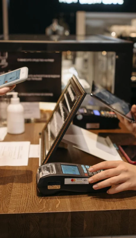 Algunos locales abrirán en horario completo, mientras que otros lo harán solo medio día.