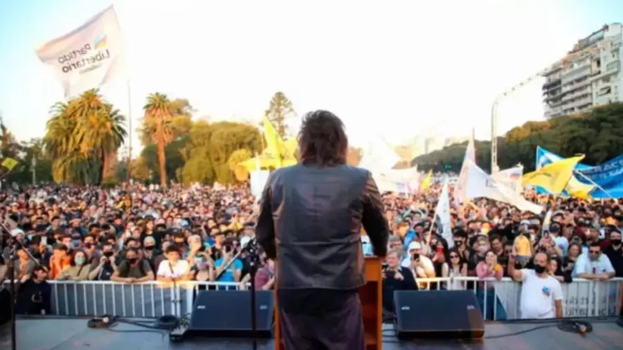 "La Cámpora se crea hacia el final del mandato de Néstor Kirchner, y acá llevamos apenas diez meses de gobierno" (Nayet Kadamian)