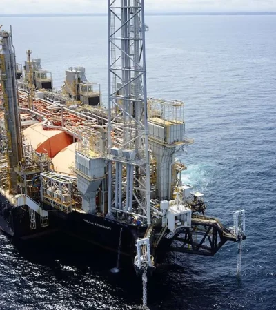 Gigante flotante de gas natural licuado se instalará en Río Negro