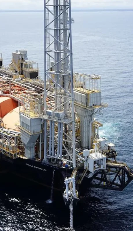 Gigante flotante de gas natural licuado se instalará en Río Negro