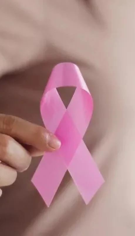 El 19 de octubre, el Día Mundial de la Lucha contra el Cáncer de Mama, para sensibilizar y concientizar a la sociedad.