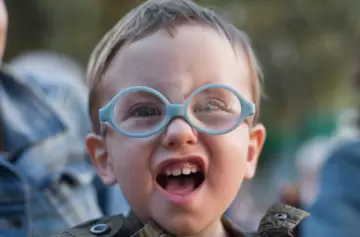 El riesgo a tener miopía en los chicos aumenta con el uso de pantallas