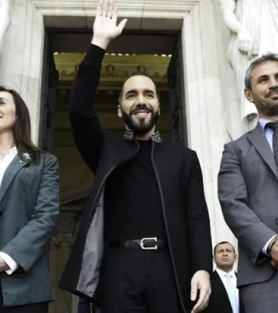 Después de reunirse con su par, Javier Milei, el disruptivo líder centroamericano visitó el Poder Legislativo y el Poder Judicial.